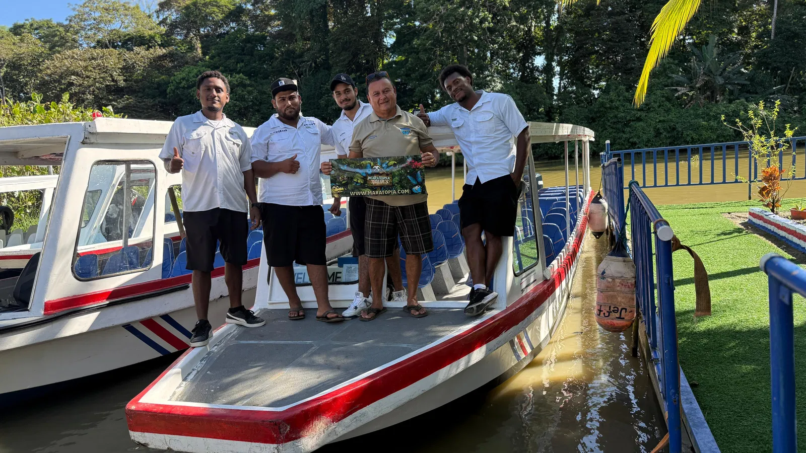 Boot auf dem Tortuguero-Kanal bei Puerto Limón